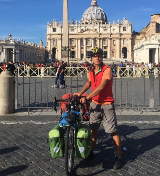 温哥华神人骑自行车环游欧洲26国 破世界纪录
