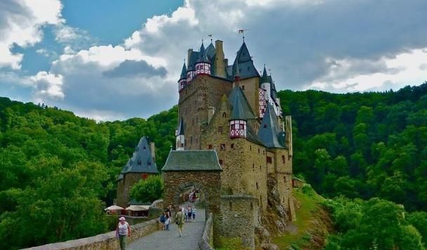 德国有一座八百年历史城堡 保存完好无缺