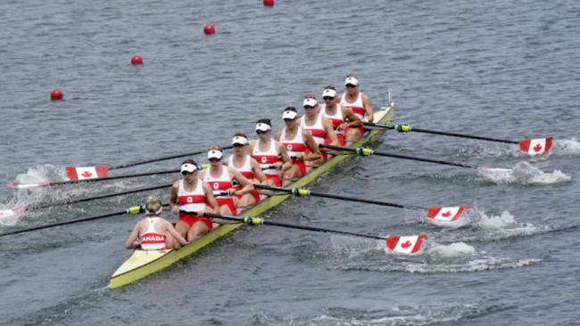 东京奥运加拿大女子八人赛艇夺金牌 29 年第一次