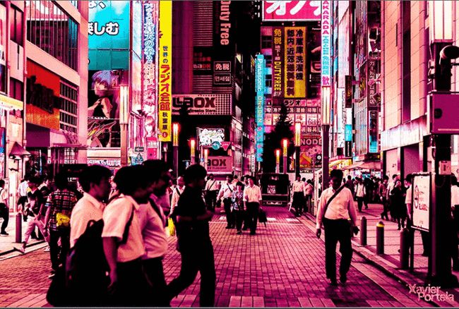 夜色中的日本东京美景 就像从漫画中走出来一样