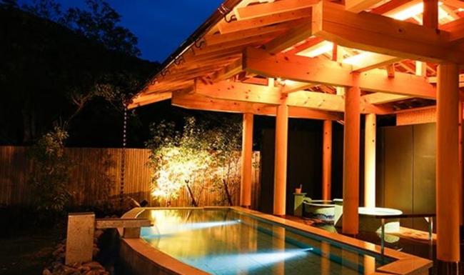去日本泡温泉 为何都是“男女混浴”？