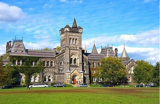 SFU蝉联第一！麦克林发布2022年加拿大大学排名