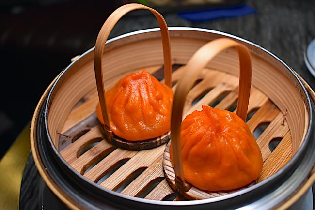高端中餐厅卅二公馆重开  苹果木烤北京片皮鸭再三回味