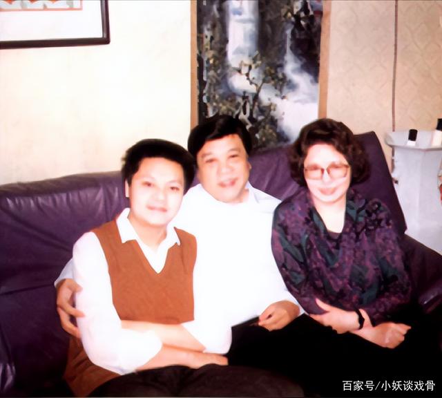 赵忠祥去世2年后 葬礼上哭昏的妻子如今怎样？