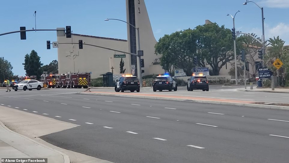 在教堂外的现场可以看到许多警车、消防车和救护车