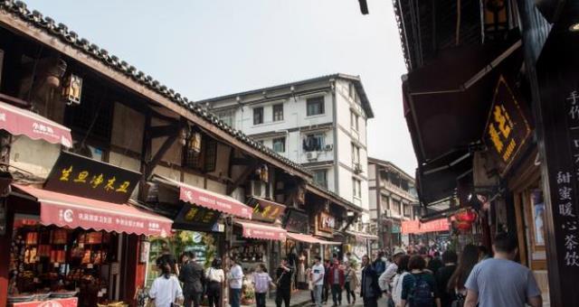 西南最受欢迎的古镇 就在重庆街上都是人