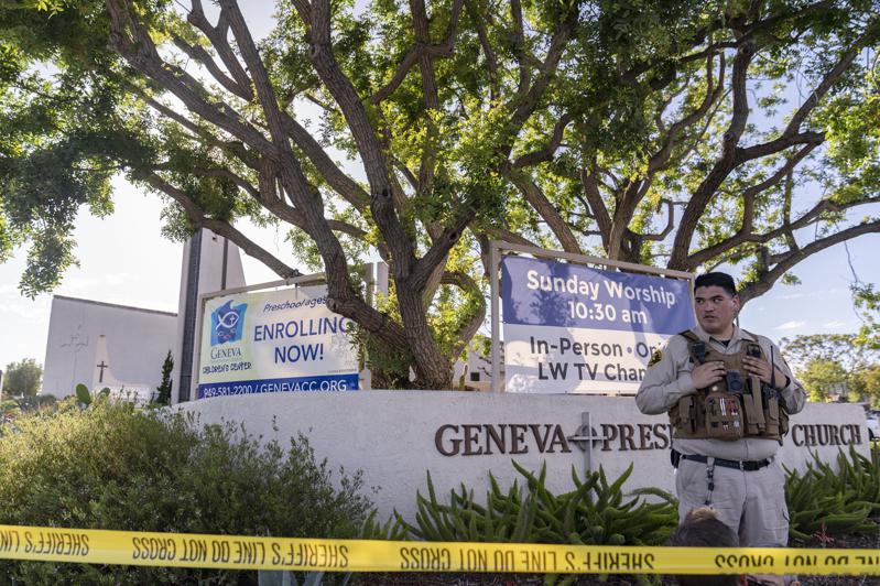 南加州一間教堂爆發槍擊案，造成至少一人喪生、五人受傷。圖為警方封鎖現場。美聯社
