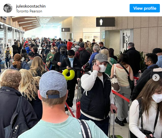 加拿大机场一片混乱！行李推成山 旅客怒炸狂骂