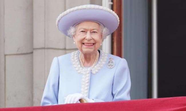 96岁英国女王登基70周年！哈里梅根全家低调现身