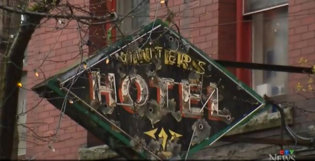因一块电池 温哥华DT酒店爆炸 死者坐窗边被炸飞