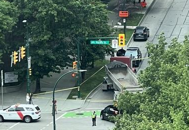 温哥华市中心有人被撞飞 当场惨死