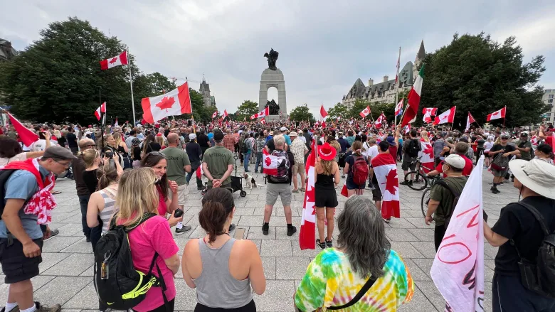 挤爆!自由车队抗议者重返渥太华 特鲁多国庆致辞