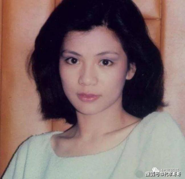 她错爱高晓松和汪峰 21年前一身红衣结束了生命