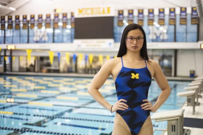 加国22岁被收养的华人女孩拿蝶泳金牌 打破记录