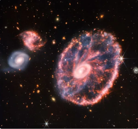5亿光年外车轮星系！NASA曝韦伯太空望远镜新发现