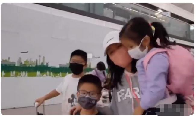 香港女星宣布移民加拿大 带12个行李现身机场