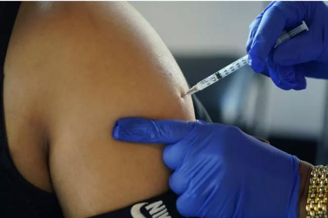 美国批准接种升级版双价疫苗 对抗Omicron