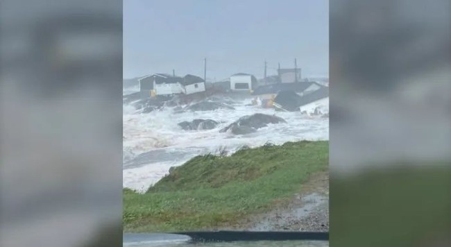 世纪飓风横扫加拿大！12米巨浪滔天，已有人失踪