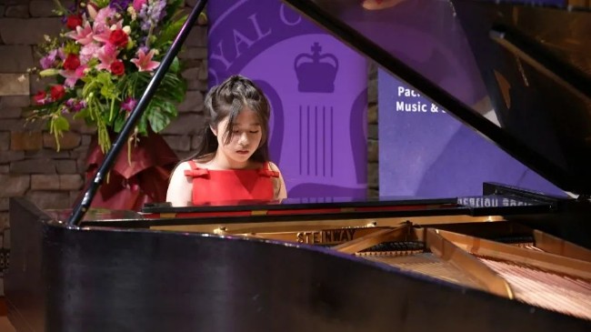 又赞又励志！温哥华12岁华裔钢琴女神童捐款助人