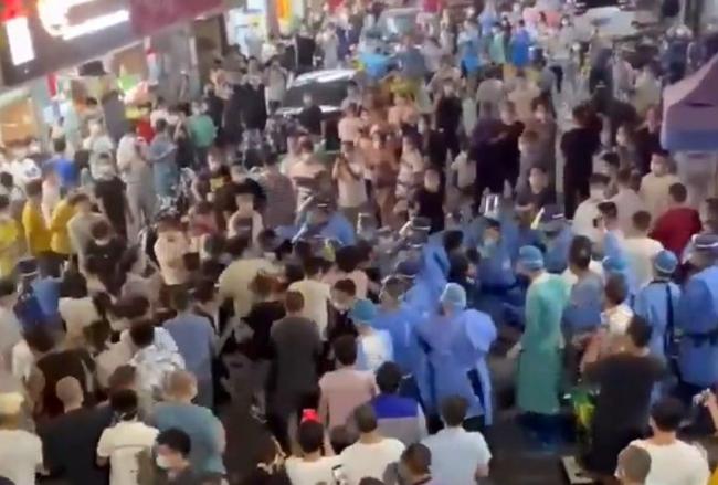 突发：深圳爆发大规模警民冲突，现场曝光
