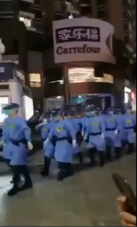 突发：深圳爆发大规模警民冲突，现场曝光