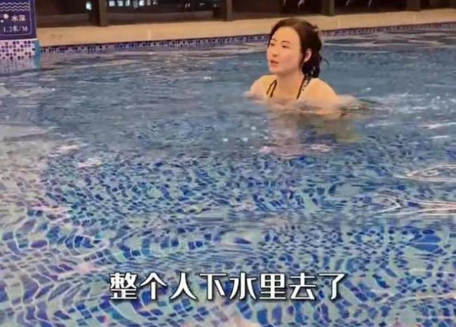 42岁张柏芝晒游泳视频 拍摄者意外出镜引关注