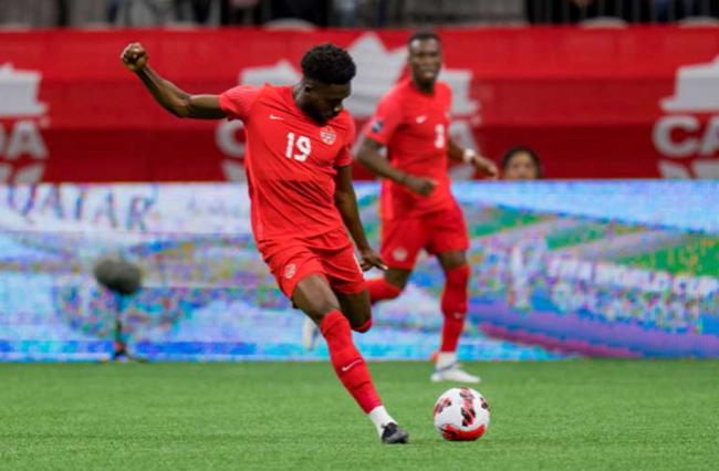 从难民到球星，加拿大男足运动员戴维斯的传奇