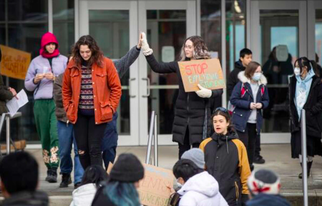 过分！加拿大留学生涨30%学费！学生罢课抗议！