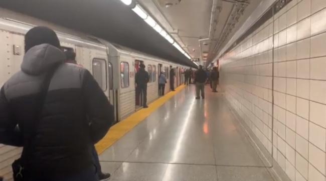 地铁站两女子被砍1死1伤 受害者胸部颈部流血