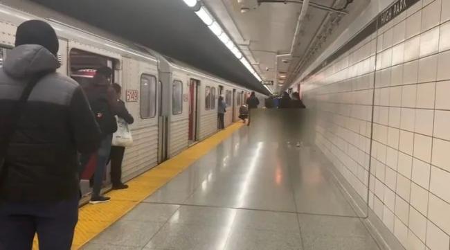 加拿大华男被控一级谋杀！地铁站手持冰锥疯狂捅人，一死一伤！出庭只说普通话
