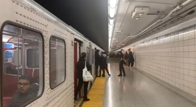 加拿大华男被控一级谋杀！地铁站手持冰锥疯狂捅人，一死一伤！出庭只说普通话