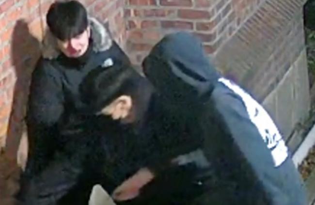 身中9刀 20岁华裔学生开宾利，遭3名同胞抢劫