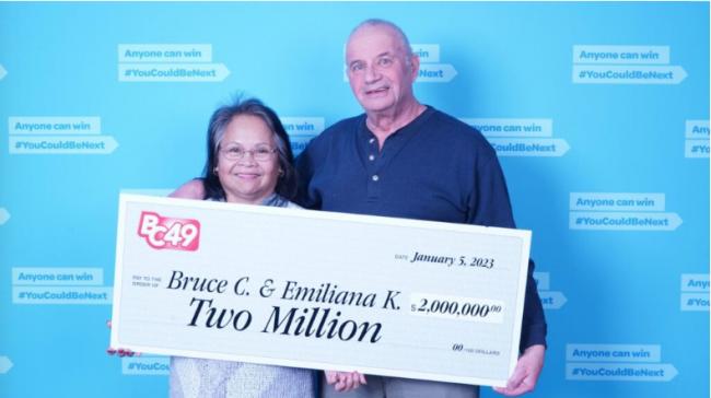 BC省夫妇新年临时买了张彩票 喜中数百万元
