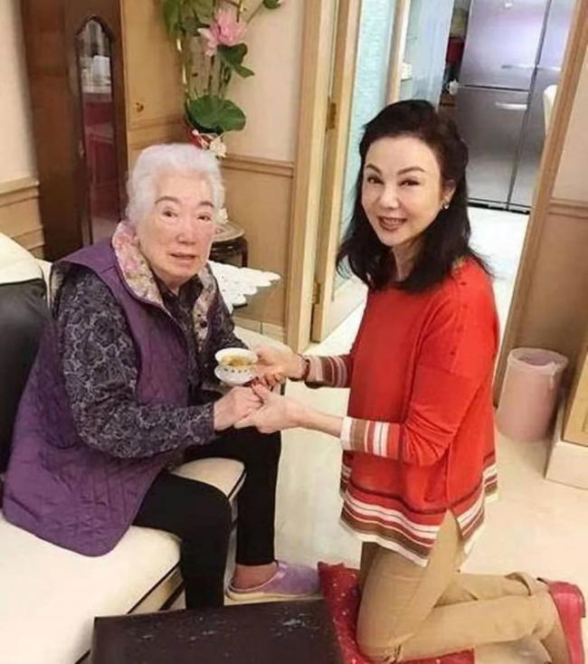 66岁富婆谢玲玲首登封面 前夫曾因王祖贤离婚
