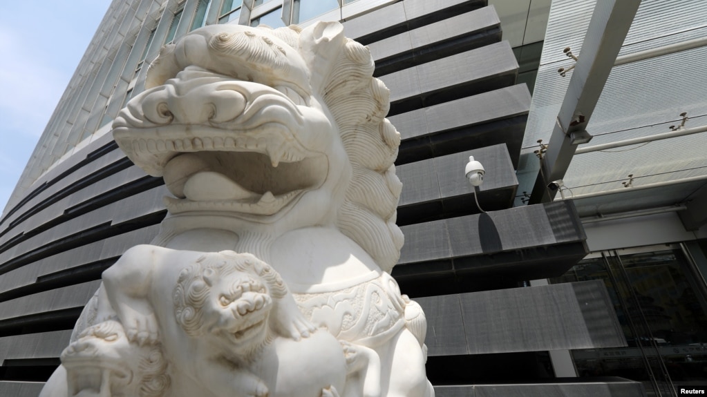 北京金融街一家银行外的石狮子（2021年7月9日）
