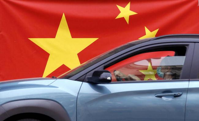 特斯拉降维打击 中国车企1月汽车销量几乎腰斩