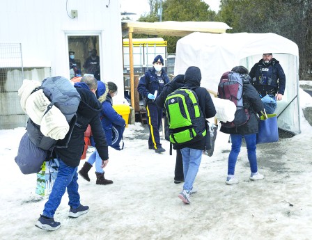 联邦将魁省申请人转移 难民涌入尼亚加拉区
