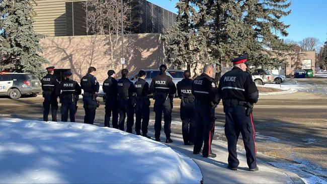 加拿大家庭纠纷引爆惨案：三死一重伤！两警察今晨遭枪击身亡！根本来不及掏枪