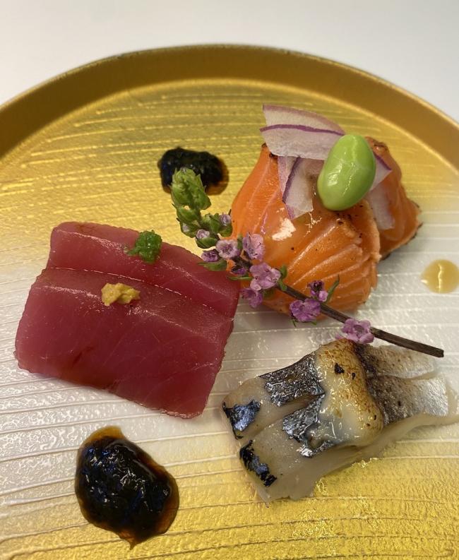 五星级海景酒店里的日本料理  当鱼生刺身遇上了乌鱼子