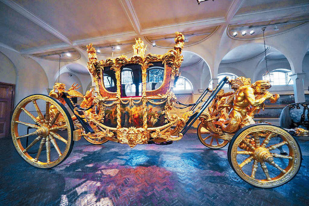 ■查理斯加冕当日将乘坐黄金马车，从白金汉宫前往西敏寺。