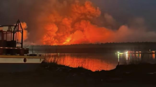 BC面临山火威胁+洪水警告！烟霾袭击北美大陆