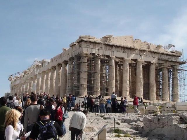 在希腊雅典参观文化古迹 建议购买雅典娜联票