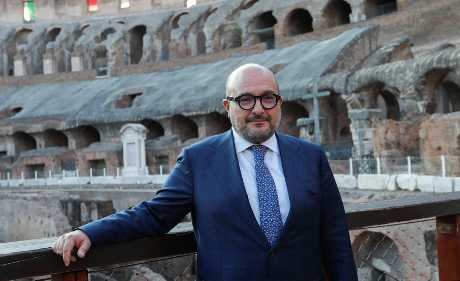 意大利文化部长桑朱利亚诺5月底在罗马斗兽场出席一场活动。 路透社