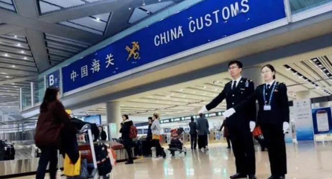 中国人持外国绿卡出境被查2小时 只因没做这件事