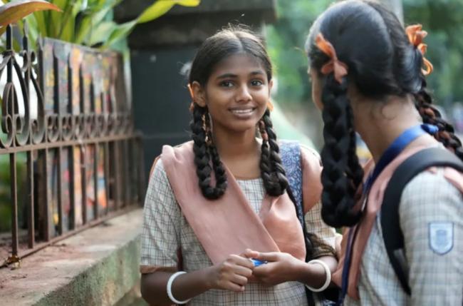 孟买“贫民窟公主”微笑迷人 跃身变成模特