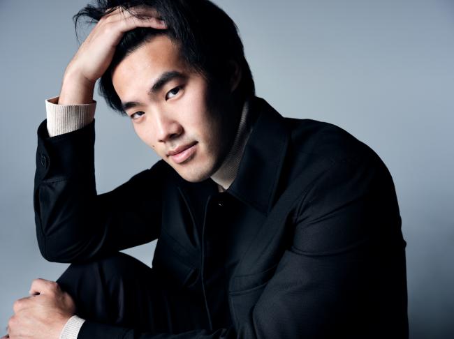 肖赛冠军华裔钢琴家刘晓禹首张录音室专辑发布