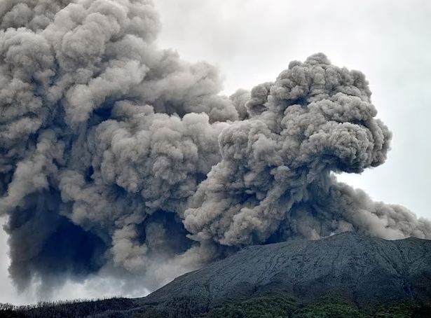 快讯：火山爆发已22死 女大学生满脸烧伤呼救！