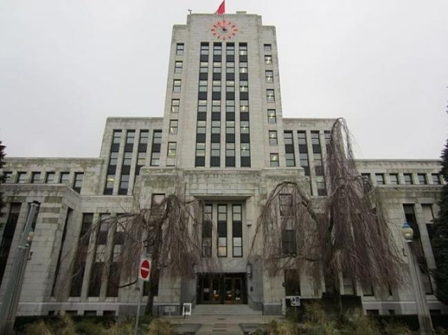 温哥华市明年居民住宅停车许可证收费将上调20%