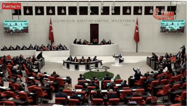 土耳其议员大骂"真主惩罚以色列" 下秒发病倒地