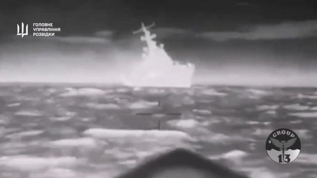 乌克兰无人艇夜间出击 称摧毁俄黑海舰队飞弹艇